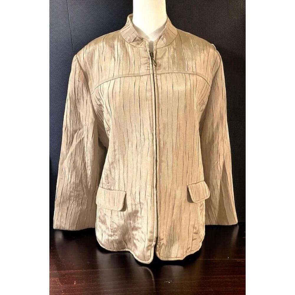 Size 12 Alfred Dunner Gold Creased/Textured cropped sleeve blazer Full zipper